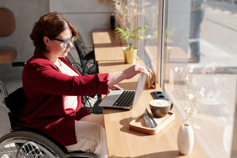 Support coordinator working with a participant